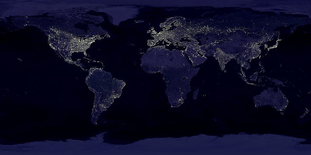 image composite de la Terre la nuit